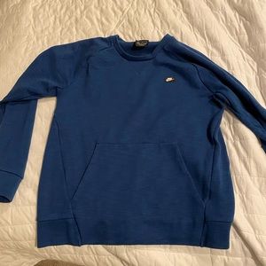 Nike Men’s Size Medium crew neck sweatshirt with front pocket. Never worn